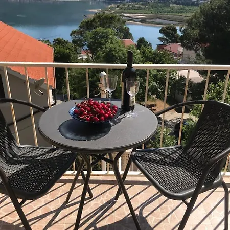 Lidija Karin Donji Apartament *