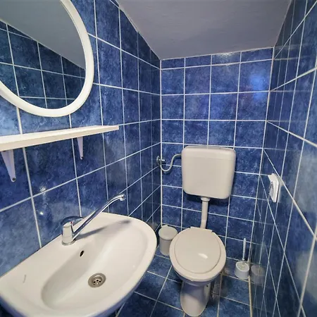 Lidija Karin Donji Apartman *