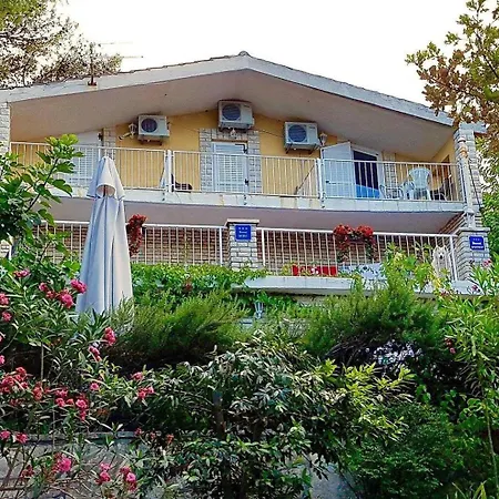 Lidija Karin Donji Apartment