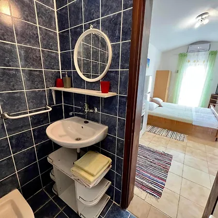 Apartment Lidija Karin Donji *