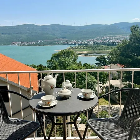 Apartment Lidija Karin Donji