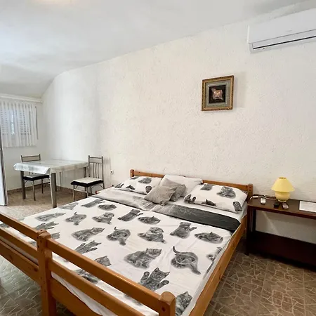 Lidija Karin Donji Apartment