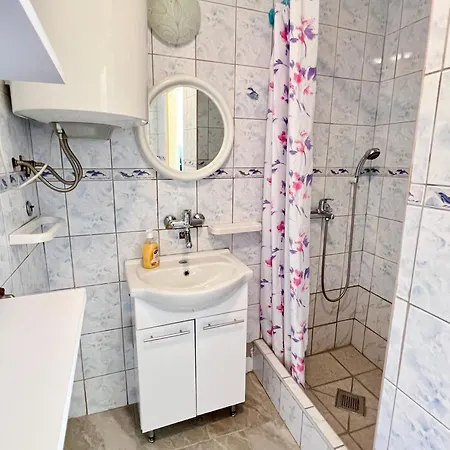 Lidija Karin Donji Apartment